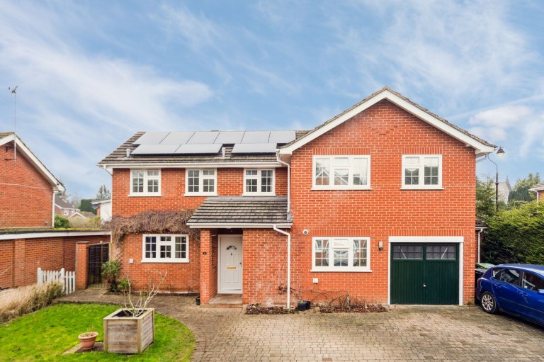 Manor Farm Way, Seer Green, HP9