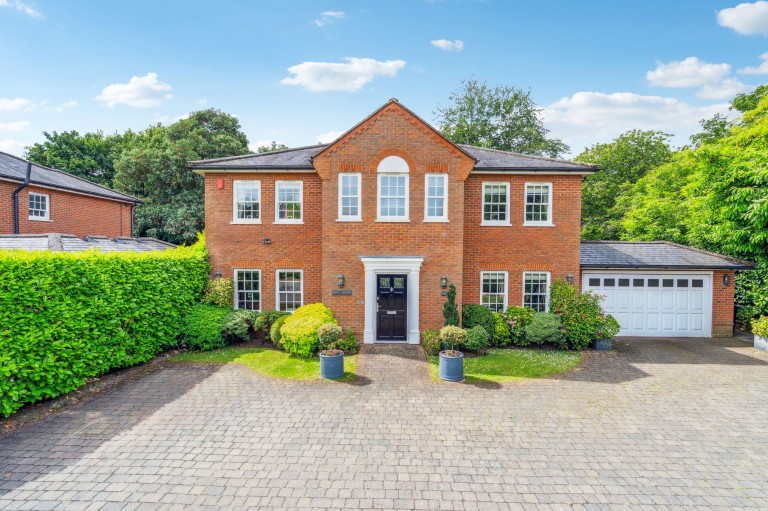 Wood End Close, Farnham Common, SL2